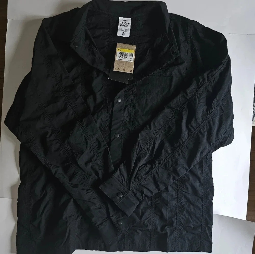 Nike Sportswear Tech Pack Men's Woven Long-Sleeve Button Up - Picture 7 of 11